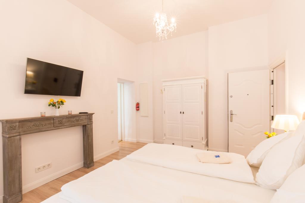 Fritz By Rockchair Apartments L Superhost Status L 3 Bedrooms Boxspringbeds 2 Bathrooms 2 Kitchen - Cozy Family & Business Flair Welcomes You! Berlin Kültér fotó