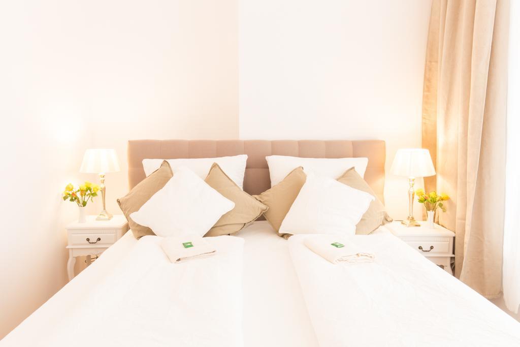 Fritz By Rockchair Apartments L Superhost Status L 3 Bedrooms Boxspringbeds 2 Bathrooms 2 Kitchen - Cozy Family & Business Flair Welcomes You! Berlin Kültér fotó