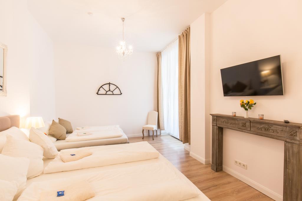 Fritz By Rockchair Apartments L Superhost Status L 3 Bedrooms Boxspringbeds 2 Bathrooms 2 Kitchen - Cozy Family & Business Flair Welcomes You! Berlin Kültér fotó